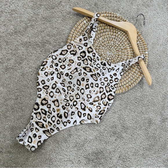 Lahana Swim Women’s Omala Cheeky One-Piece Swimsuit in Vintage Nude Leopard S - Picture 2 of 15